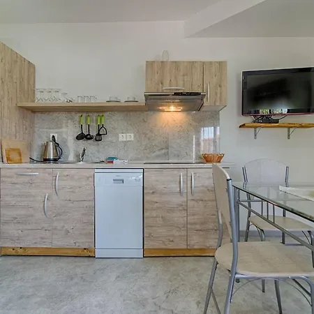 6 Apartment