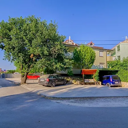 Apartment 6