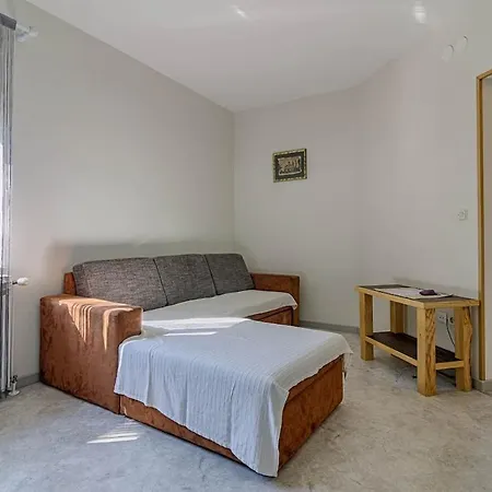 Apartment 6 *